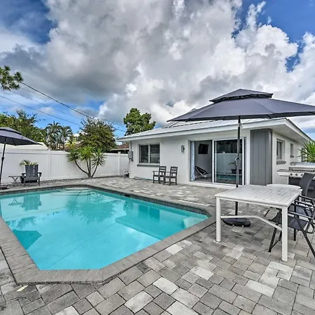 Remodeled Naples Getaway With Pool About 1 Mi To Beach!